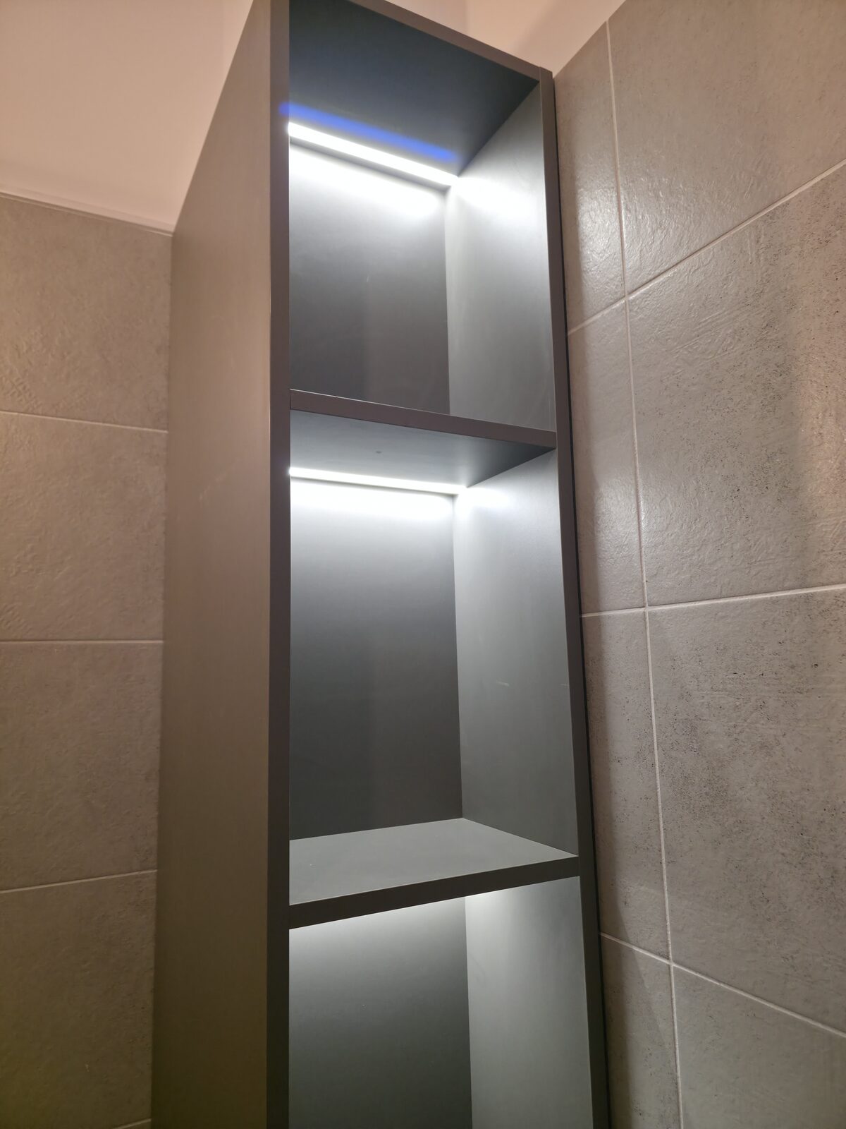 Baie spa cu mobilier suspendat