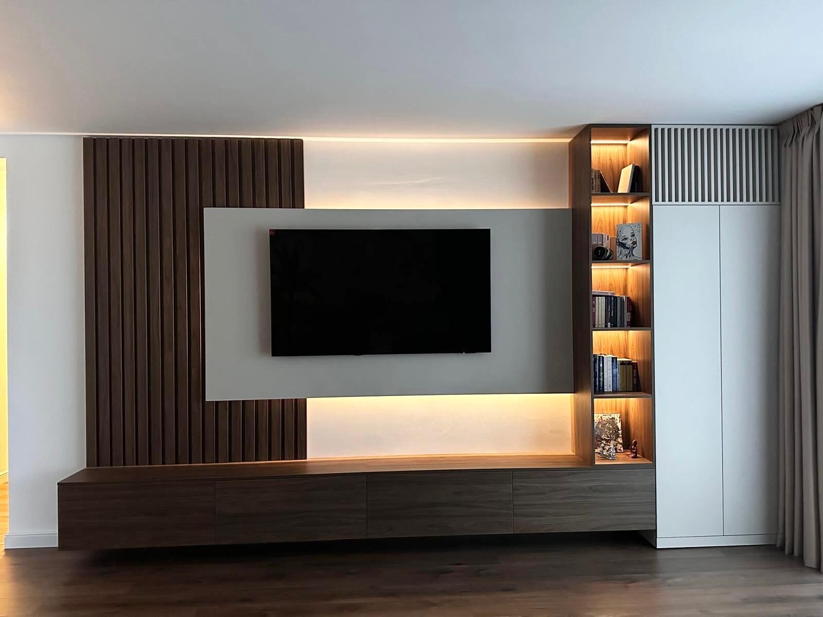 Living minimalist cu perete TV