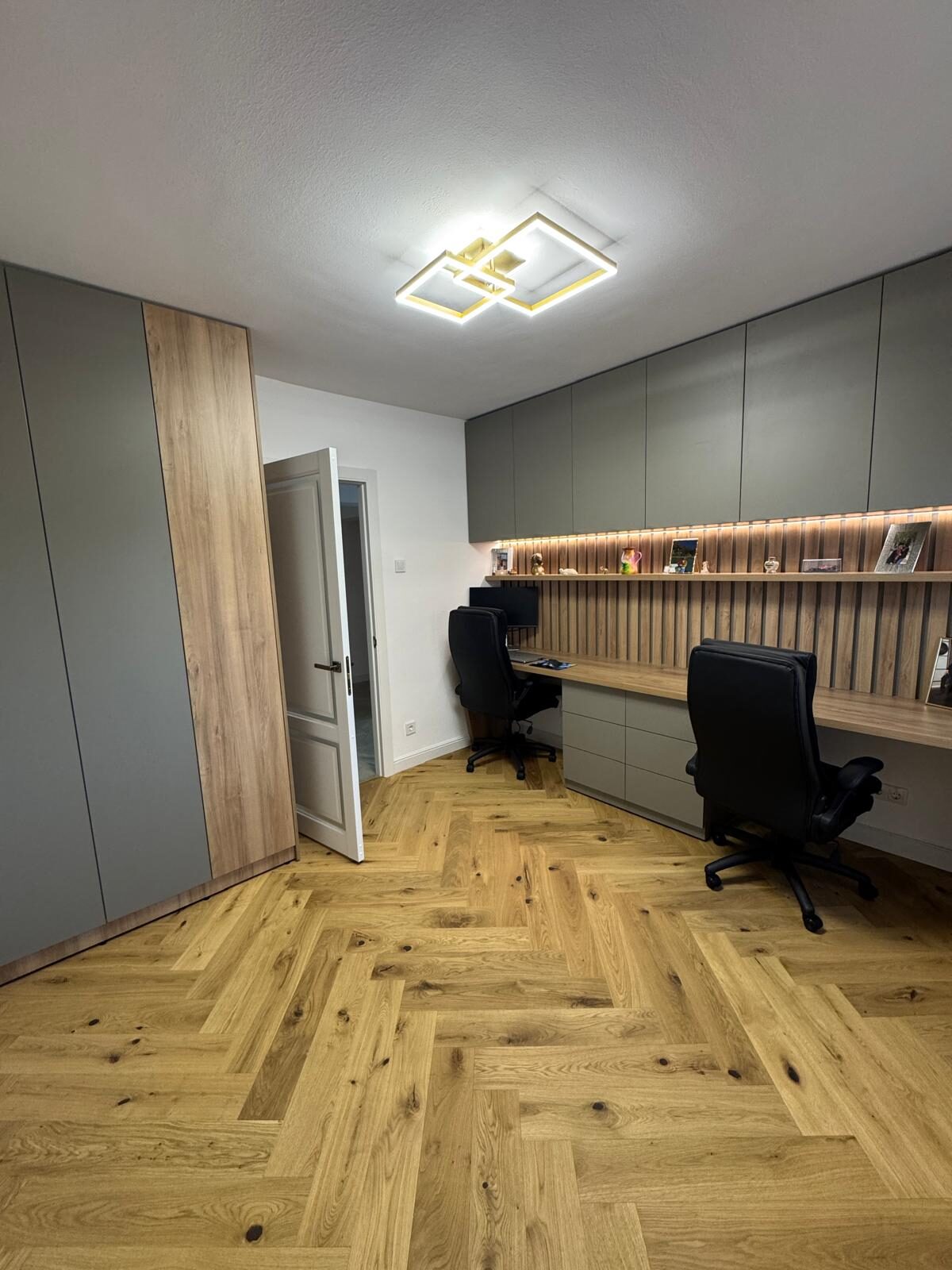 Home office minimalist